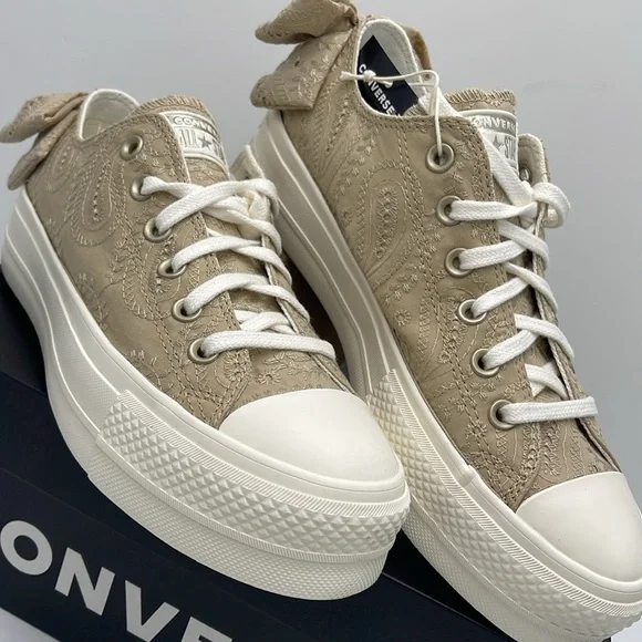 Converse Women's Tan Lace Platforms A10246C
CTAS LIFT OX
NUTTY GRANOLA/EGRET/LIG - Picture 6 of 16